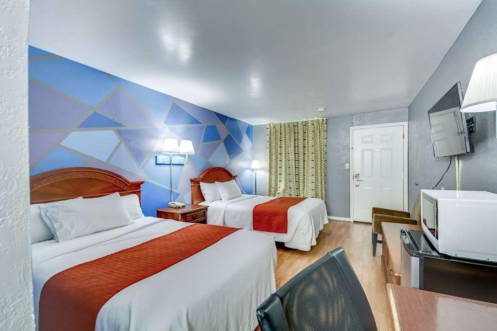 Knights Inn Берея Номер фото